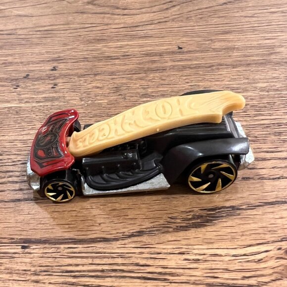 Hot Wheels 2019 Clip Rod Die-Cast Car Black/Red With Gold Accents - Picture 1 of 5